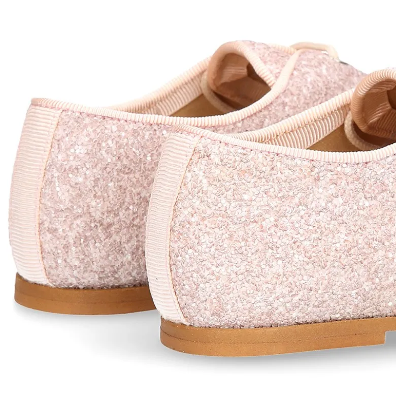 Blucher clásico estilizado con cordones en GLITTER NUDE.