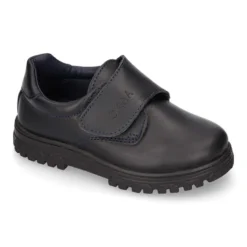 Blucher colegial niño OKAA sin cordones con suela de goma dentada en piel lavable.