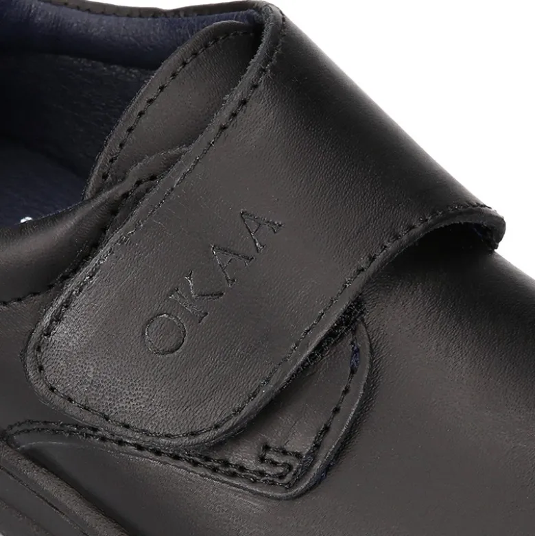 Blucher colegial niño OKAA sin cordones con suela de goma dentada en piel lavable.