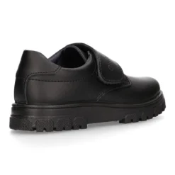 Blucher colegial niño OKAA sin cordones con suela de goma dentada en piel lavable.
