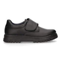Blucher colegial niño OKAA sin cordones con suela de goma dentada en piel lavable.