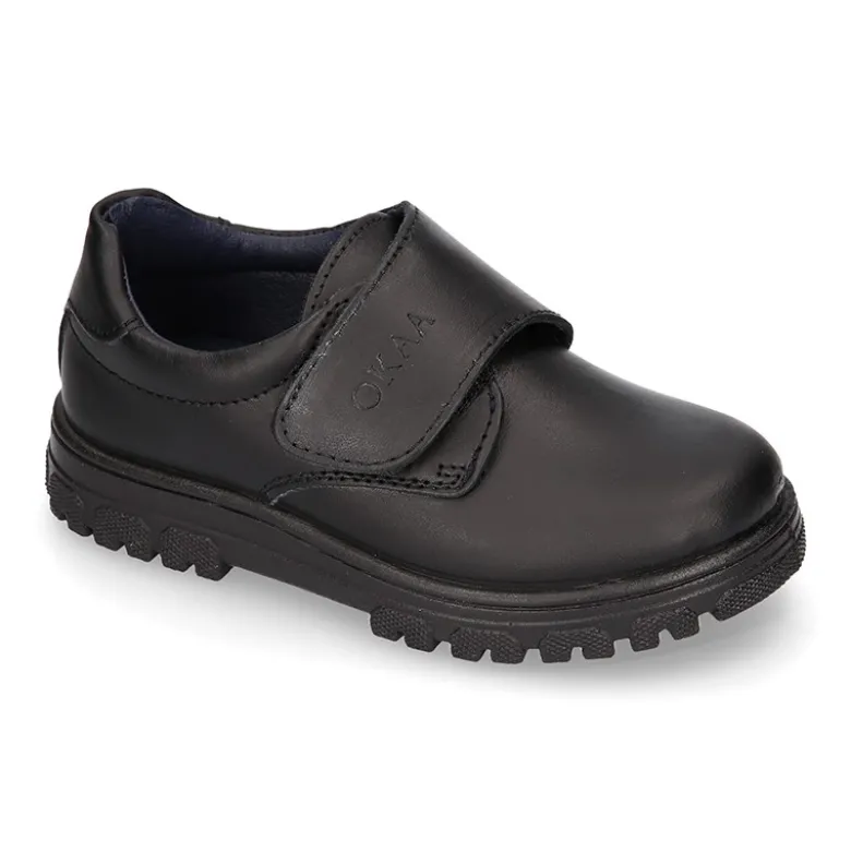 Blucher colegial niño OKAA sin cordones con suela de goma dentada en piel lavable.