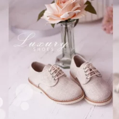 Blucher de niño ceremonia en lino natural en colores de moda.