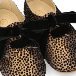 Blucher niñas pequeños con cordones TERCIOPELO en piel serraje estampado.