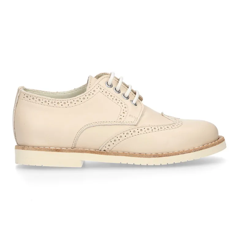 Blucher niño ceremonia con cordones en piel napa beige.