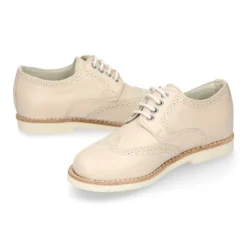 Blucher niño ceremonia con cordones en piel napa beige.