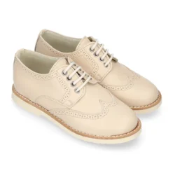 Blucher niño ceremonia con cordones en piel napa beige.