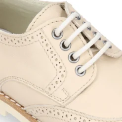 Blucher niño ceremonia con cordones en piel napa beige.