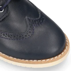 Blucher niño ceremonia con cordones en piel napa marino.