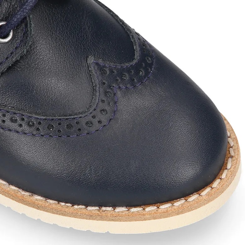 Blucher niño ceremonia con cordones en piel napa marino.