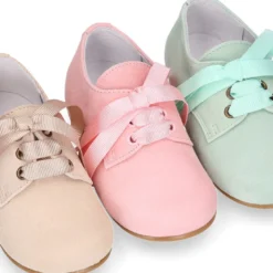 Blucher niño clásico con lazos en piel ante en colores de MODA.