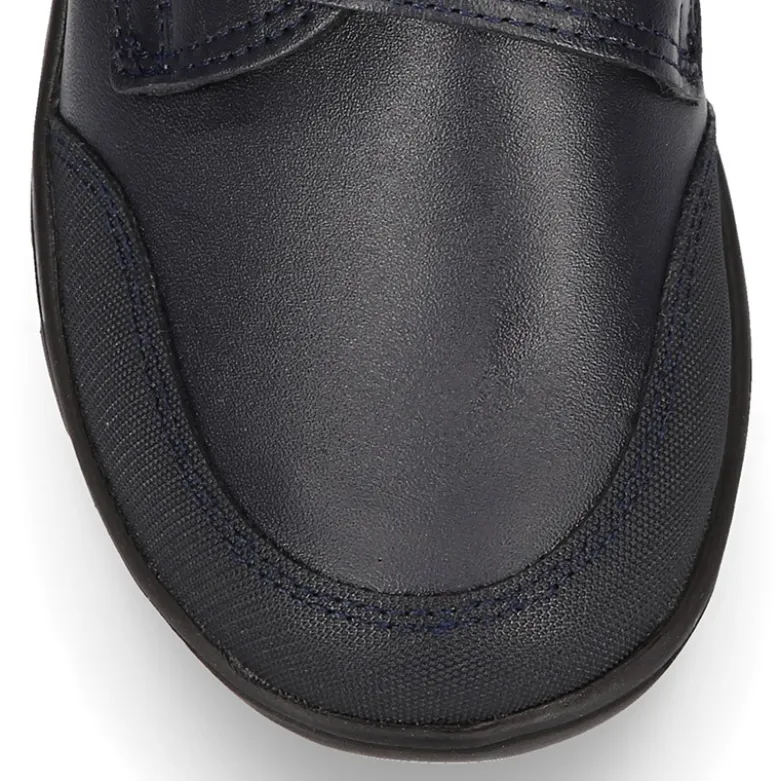 Blucher niño colegial con cierre adherente y puntera reforzada en piel PREMIUM.