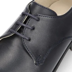 Blucher niño colegial en piel napa azul marino.