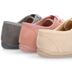 Blucher niños con cordones con lazos y picados en Serratex.