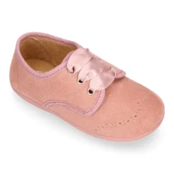 Blucher niños con cordones con lazos y picados en Serratex.