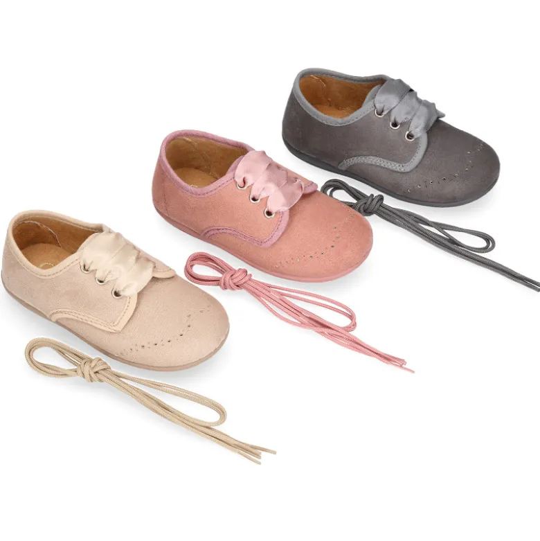 Blucher niños con cordones con lazos y picados en Serratex.