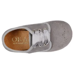 Blucher niños con cordones con lazos y picados en Serratex.