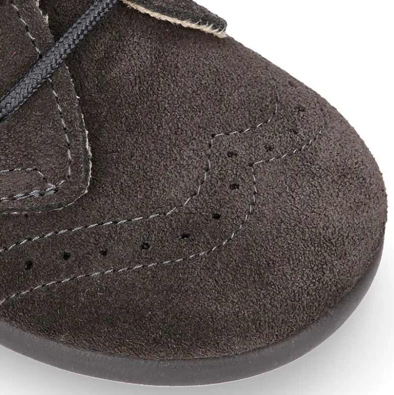 Blucher niños con cordones y picados en piel Serraje.