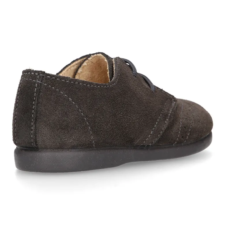 Blucher niños con cordones y picados en piel Serraje.
