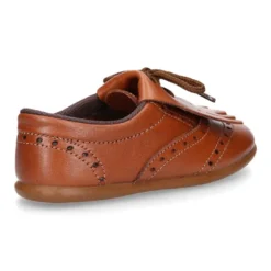 Blucher niños con lengüeta con flecos y picados en piel CUERO.