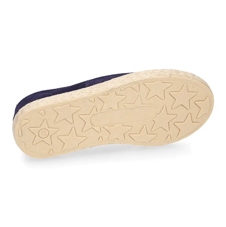Blucher niños tipo alpargata con cordones en piel serraje.