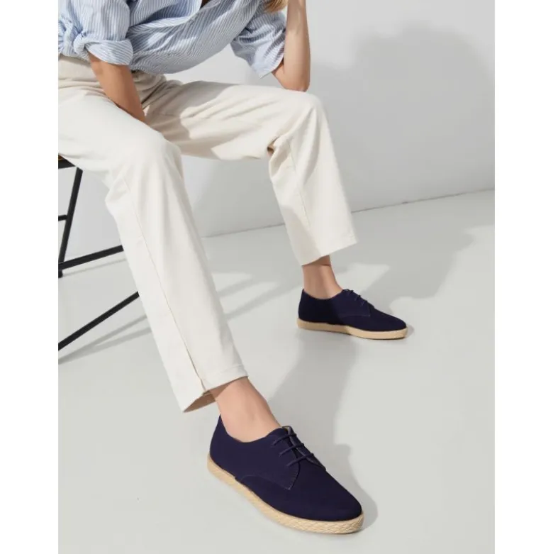 Blucher niños tipo alpargata con cordones en piel serraje.