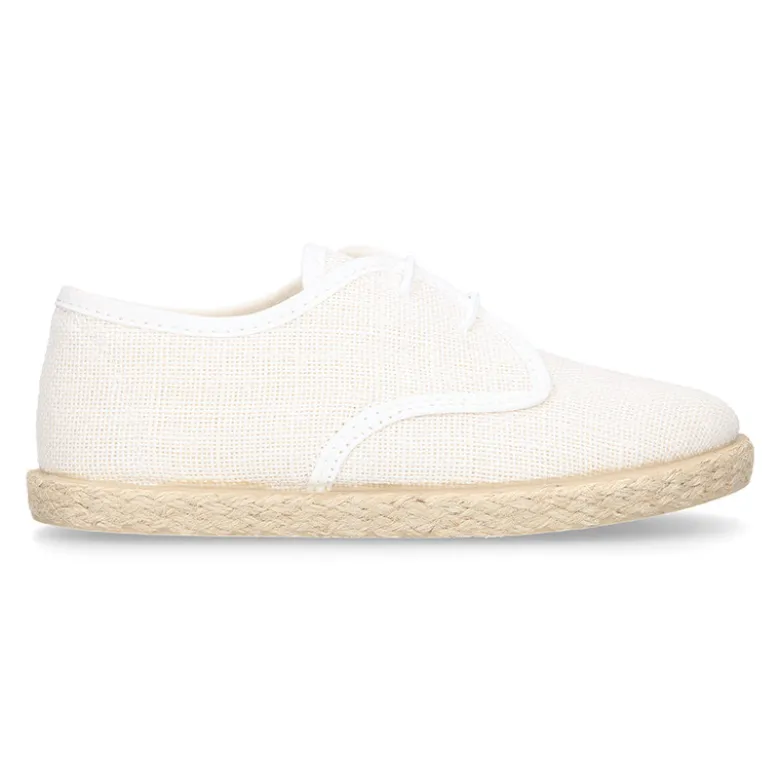 Blucher niños tipo alpargata con cordones en lino blanco.