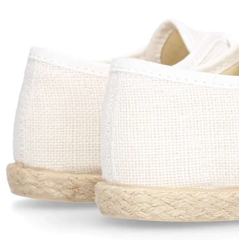 Blucher niños tipo alpargata con cordones en lino blanco.