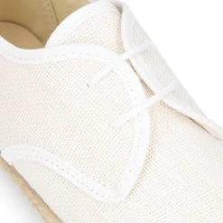 Blucher niños tipo alpargata con cordones en lino blanco.