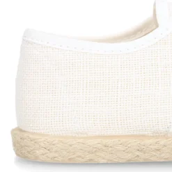 Blucher niños tipo alpargata con cordones en lino blanco.