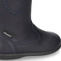 Bota caña alta con corazón y cremallera en piel lavable.