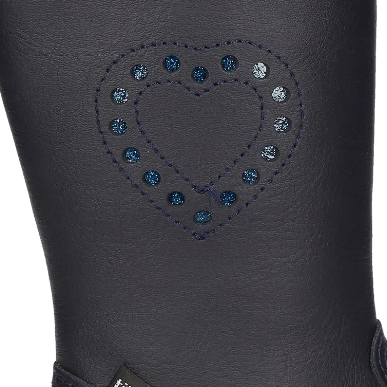 Bota caña alta con corazón y cremallera en piel lavable.