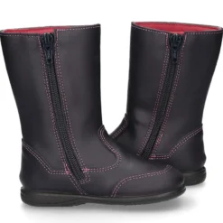 Bota caña alta con MARIPOSA, cremallera y puntera reforzada en piel lavable.