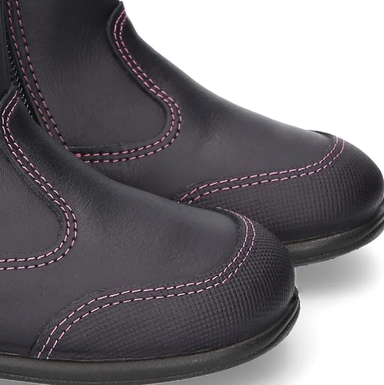 Bota caña alta con MARIPOSA, cremallera y puntera reforzada en piel lavable.