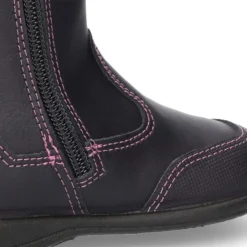 Bota caña alta con MARIPOSA, cremallera y puntera reforzada en piel lavable.