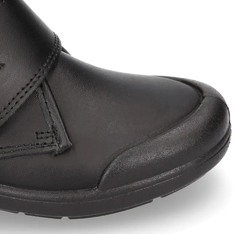 Bota colegial niño OKAA sin cordones y puntera reforzada en piel lavable.