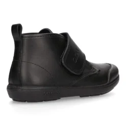 Bota colegial niño OKAA sin cordones y puntera reforzada en piel lavable.