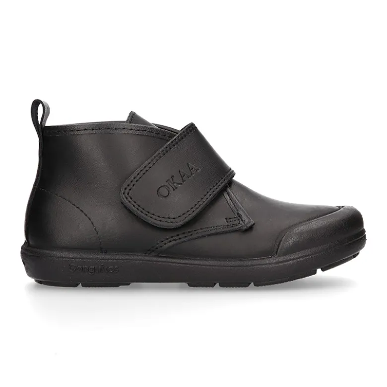 Bota colegial niño OKAA sin cordones y puntera reforzada en piel lavable.