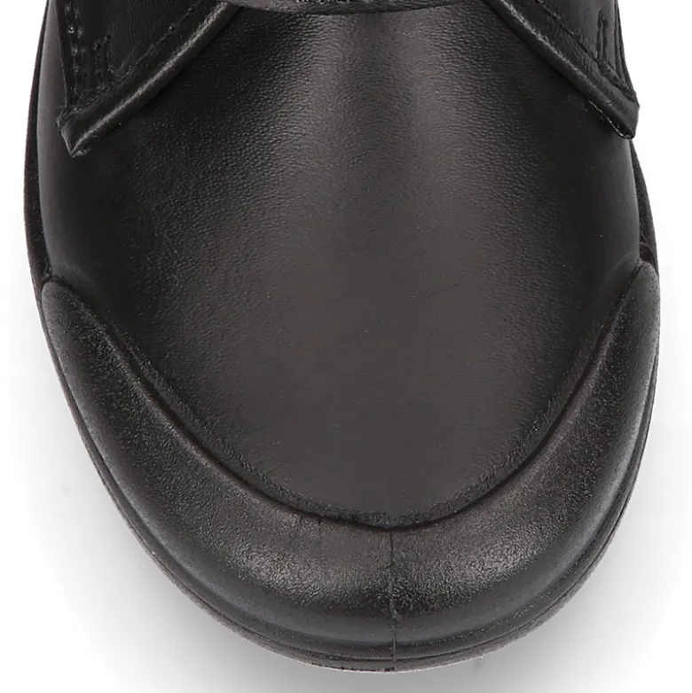 Bota colegial niño OKAA sin cordones y puntera reforzada en piel lavable.