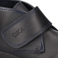 Bota colegial niño OKAA sin cordones y puntera reforzada en piel lavable.
