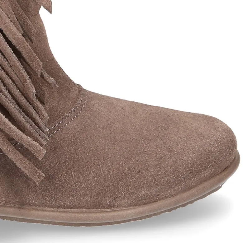 Bota con FLECOS laterales en piel serraje.