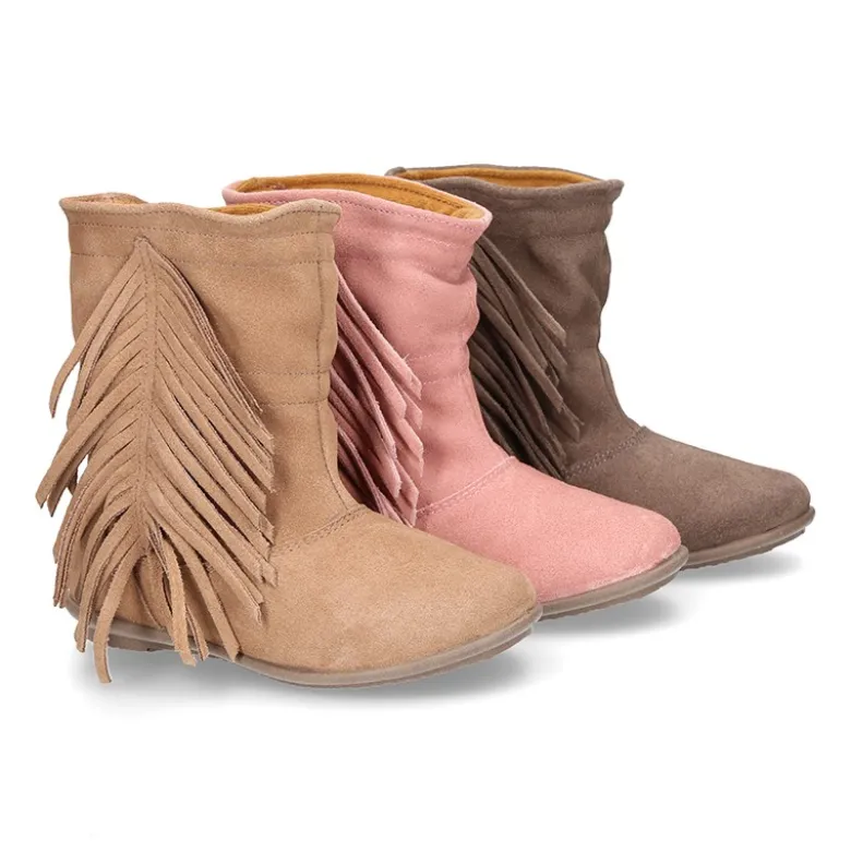 Bota con FLECOS laterales en piel serraje.
