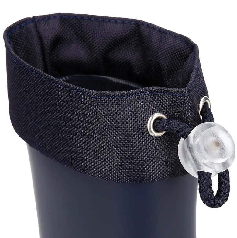 Bota de agua niños modelo respetuoso de Igor en azul marino y con cuello ajustable.