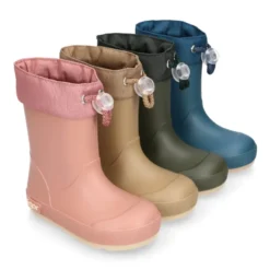 Bota de agua niños modelo respetuoso de Igor con cuello ajustable.