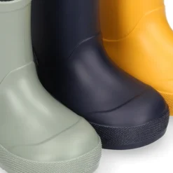 Bota de agua niños modelo respetuoso Yogi de Igor.