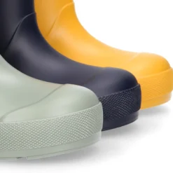 Bota de agua niños modelo respetuoso Yogi de Igor.