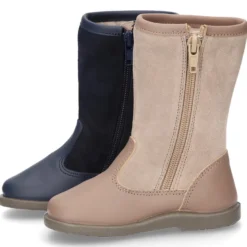 Bota en piel combinada con CORAZONES.