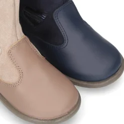 Bota en piel combinada con CORAZONES.