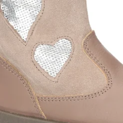 Bota en piel combinada con CORAZONES.