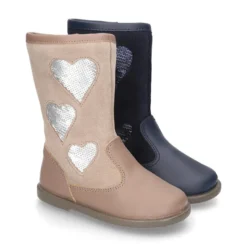 Bota en piel combinada con CORAZONES.